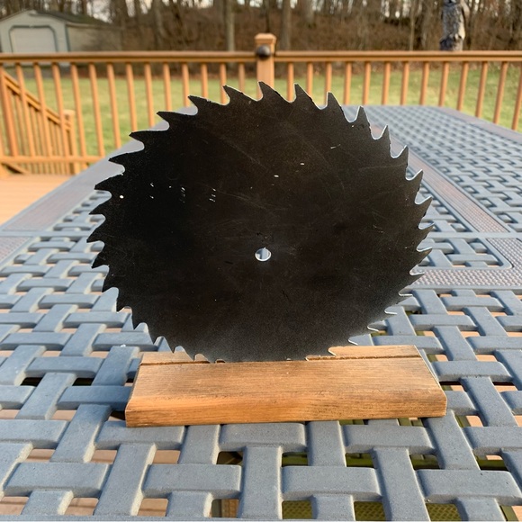 Hand painted saw blade with stand. Great gift idea - Picture 3 of 6